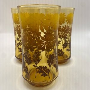 Amber gold 70s vintage Libbey juice glasses w/retro daisies print.